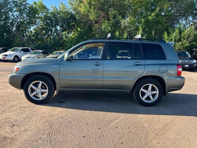 Used 2004 Toyota Highlander Limited w/ Leather Trim Pkg AWD/4WD image 2