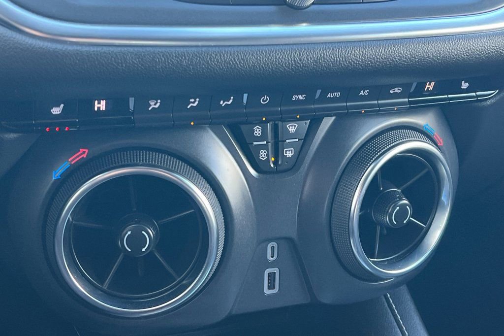 Used 2025 Chevrolet Blazer LT image 17