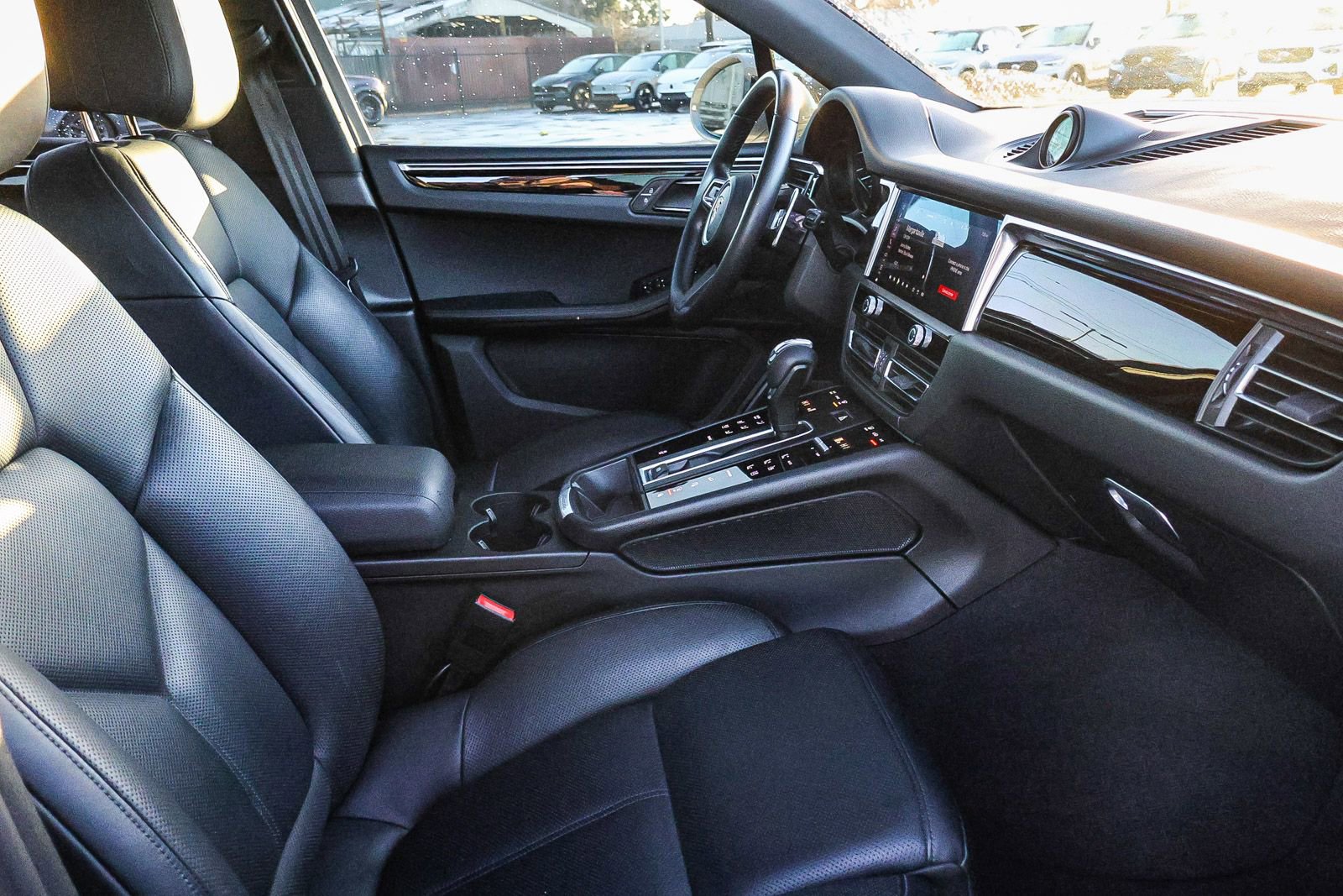 Used 2022 Porsche Macan Base image 17