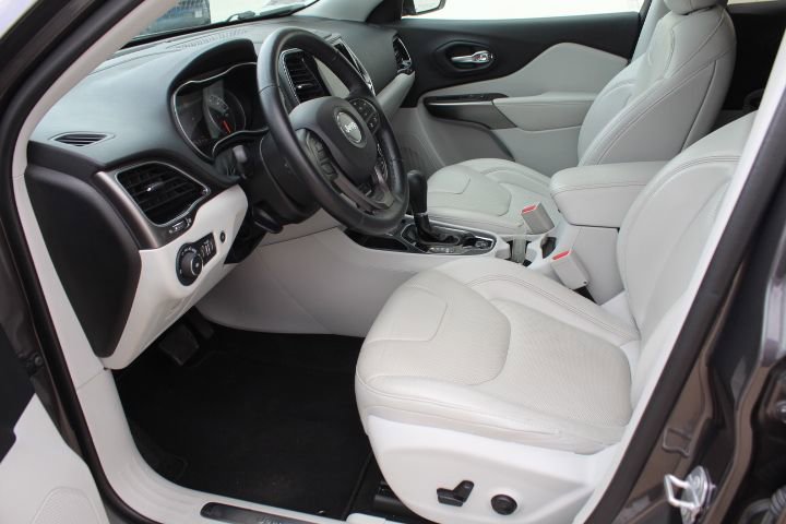 Used 2019 Jeep Cherokee Limited w/ Technology Group image 9