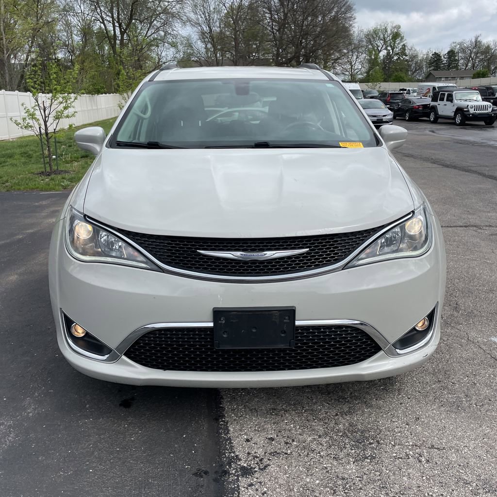 Used 2017 Chrysler Pacifica Touring-L w/ Tire & Wheel Group image 2