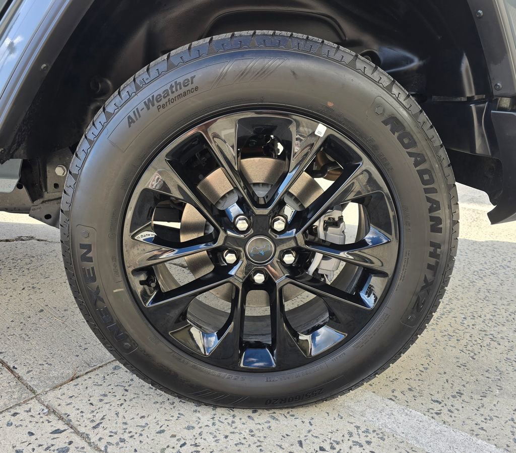 Used 2025 Jeep Wrangler Unlimited Sahara w/ Safety Group image 16