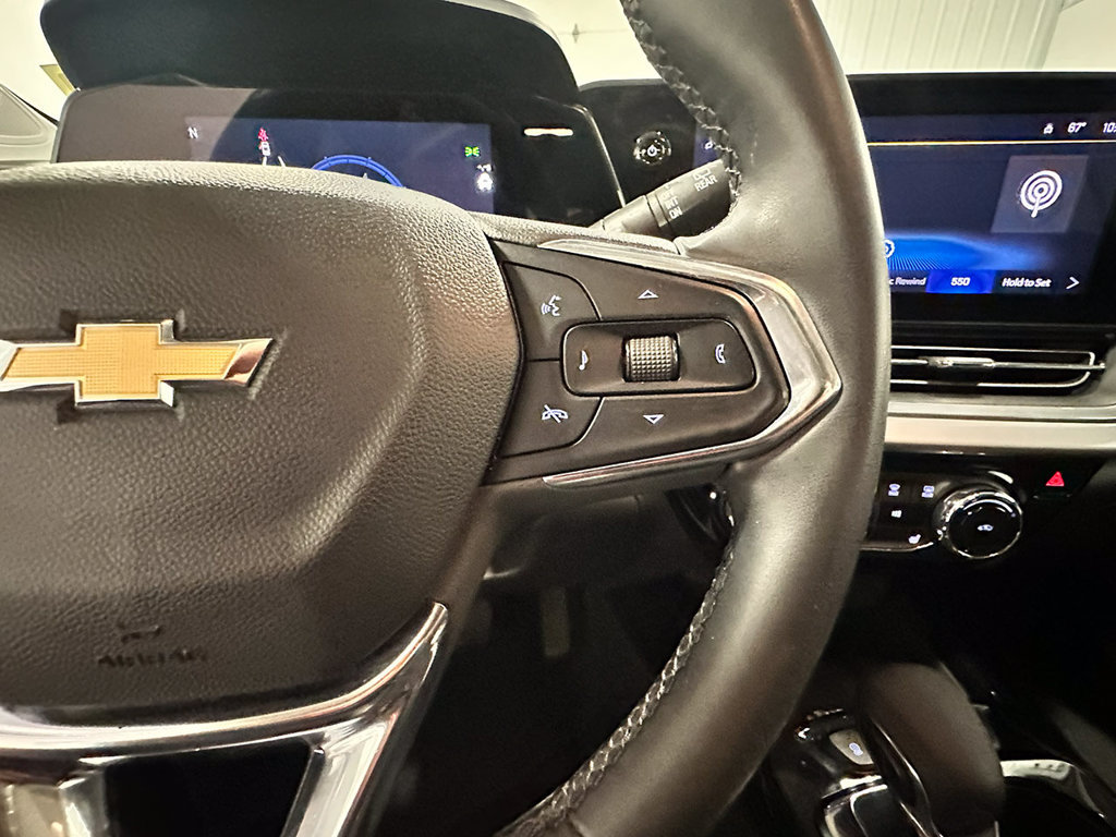 Used 2024 Chevrolet Trax LT w/ Sunroof Package FWD image 34