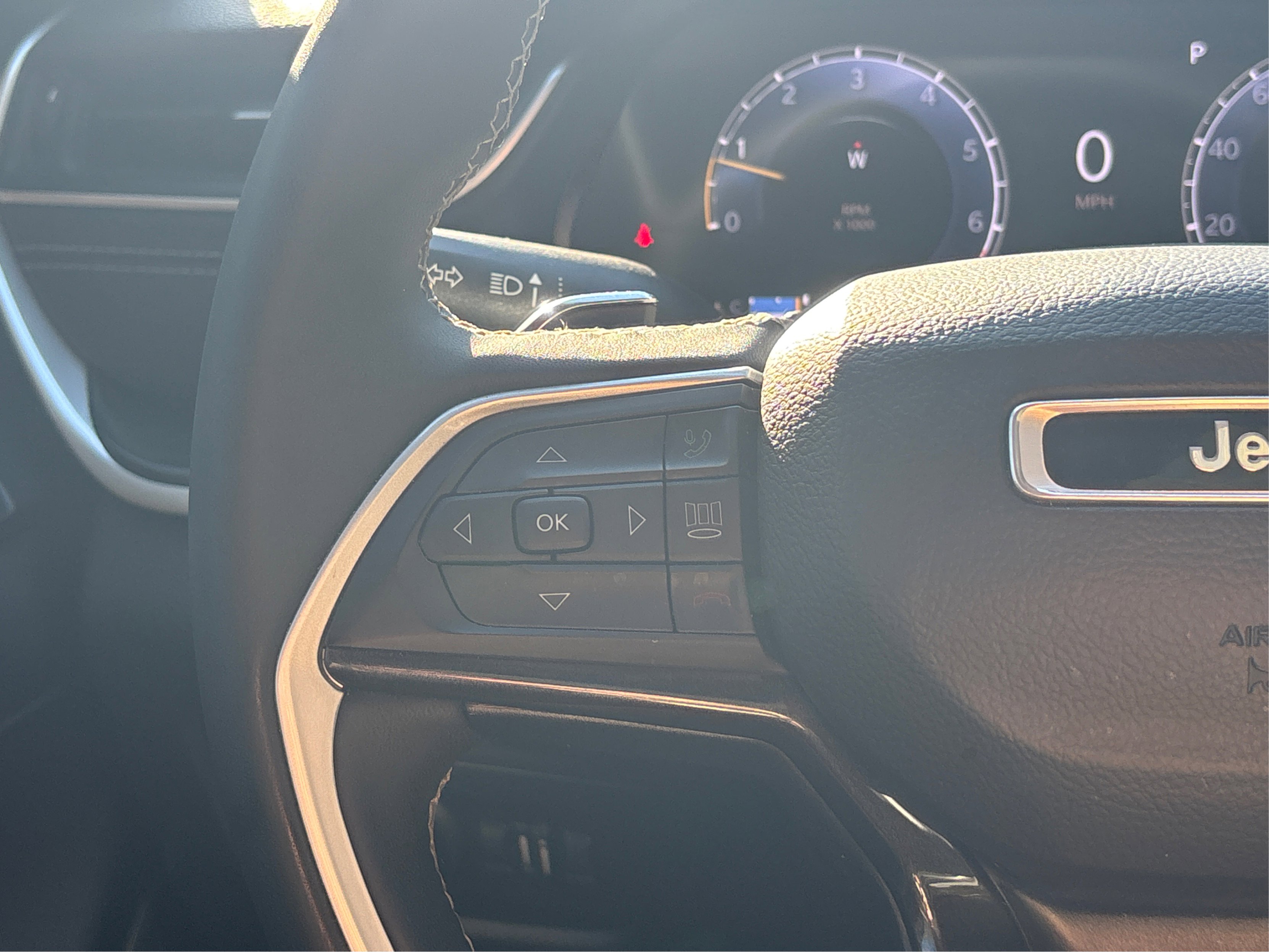 Used 2023 Jeep Grand Cherokee Altitude image 43