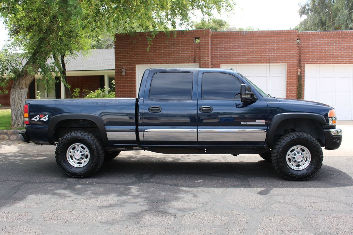 Used 2005 GMC Sierra 2500 SLE w/ Heavy-Duty Power Package AWD/4WD image 3