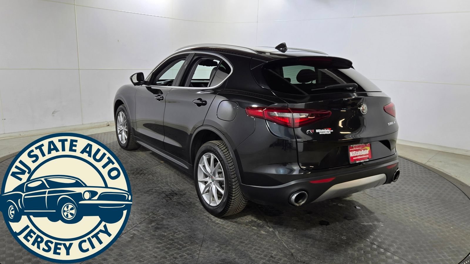 Used 2018 Alfa Romeo Stelvio Ti AWD/4WD image 3