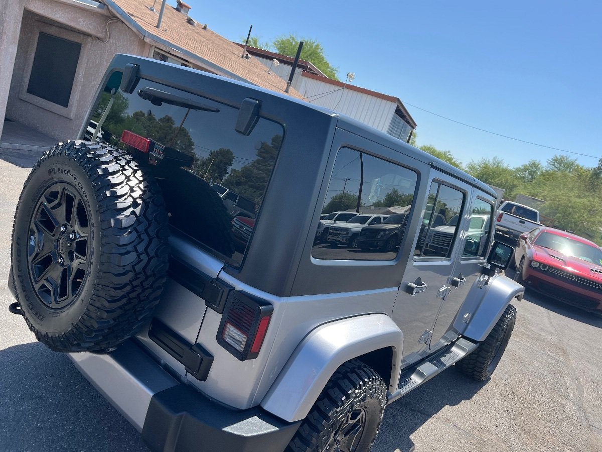 Used 2018 Jeep Wrangler Unlimited Sahara w/ Connectivity Group AWD/4WD image 45