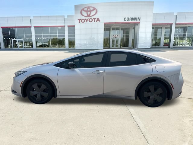 Used 2024 Toyota Prius LE FWD image 2