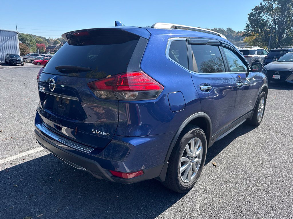 Used 2017 Nissan Rogue SV w/ SV Premium Package AWD/4WD image 4