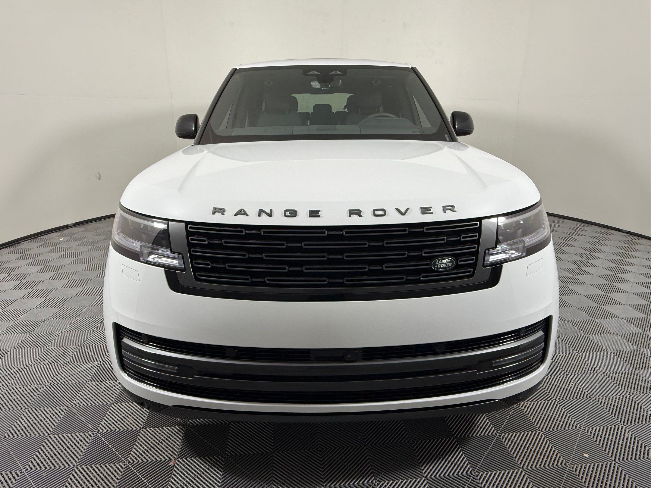 New 2026 Land Rover Range Rover Long Wheelbase SE AWD/4WD image 6