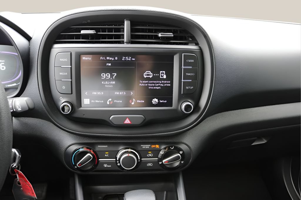 Used 2025 Kia Soul LX w/ LX Technology Package FWD image 22