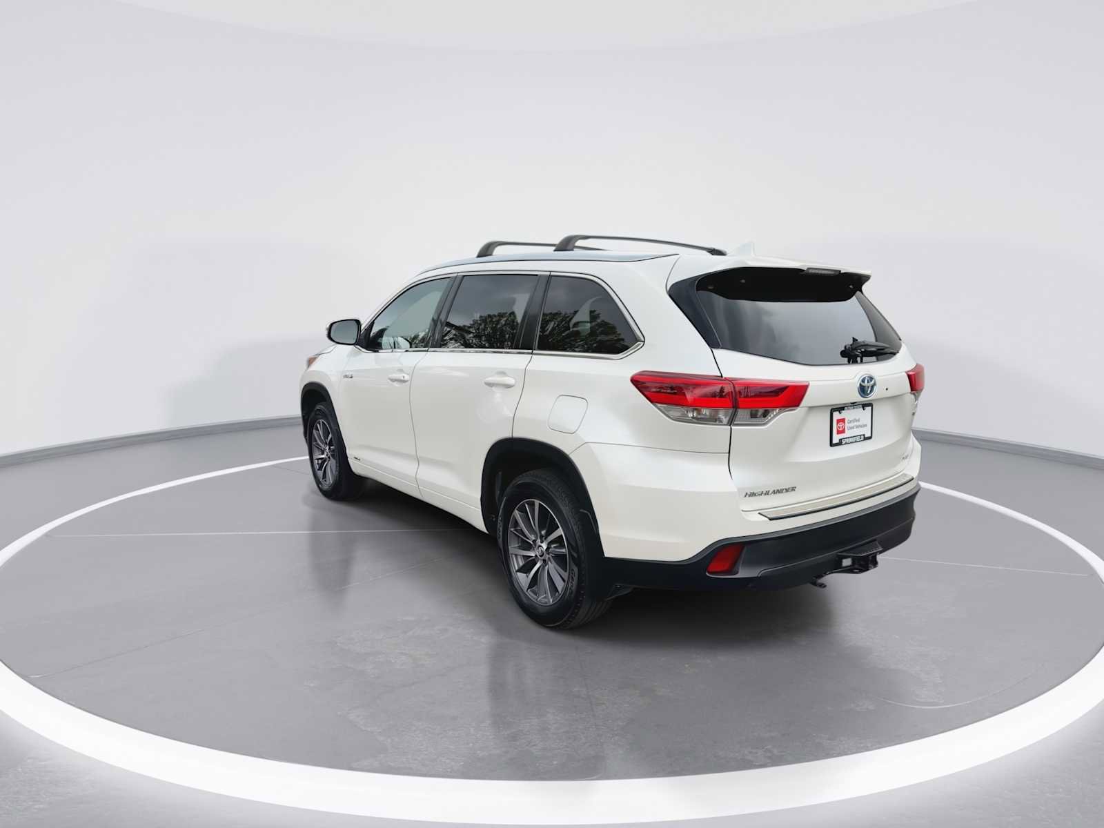 Certified 2017 Toyota Highlander XLE AWD/4WD image 6