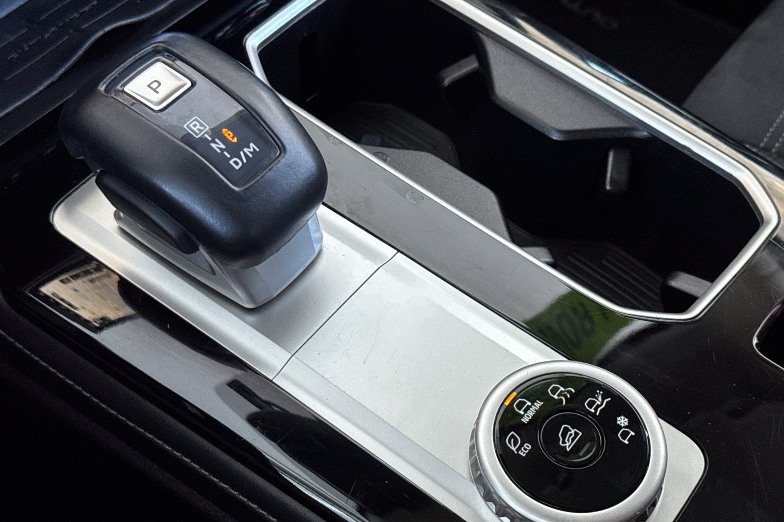 Used 2025 Mitsubishi Outlander SE FWD image 27