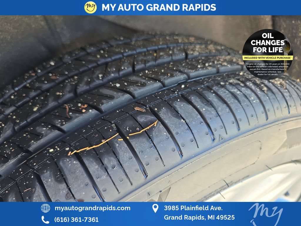 Used 2023 Buick Envision Avenir AWD/4WD image 33