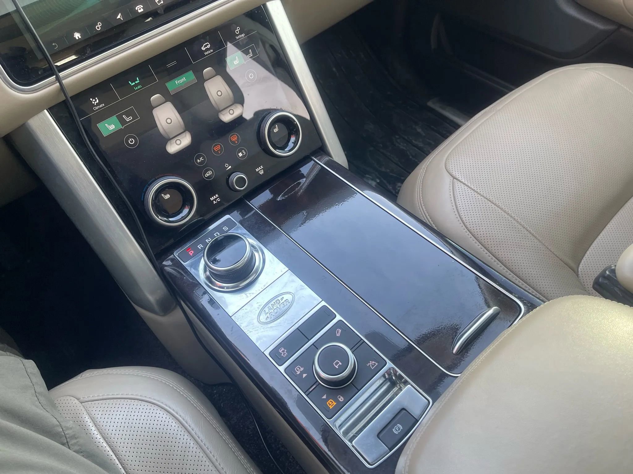 Used 2018 Land Rover Range Rover HSE image 14