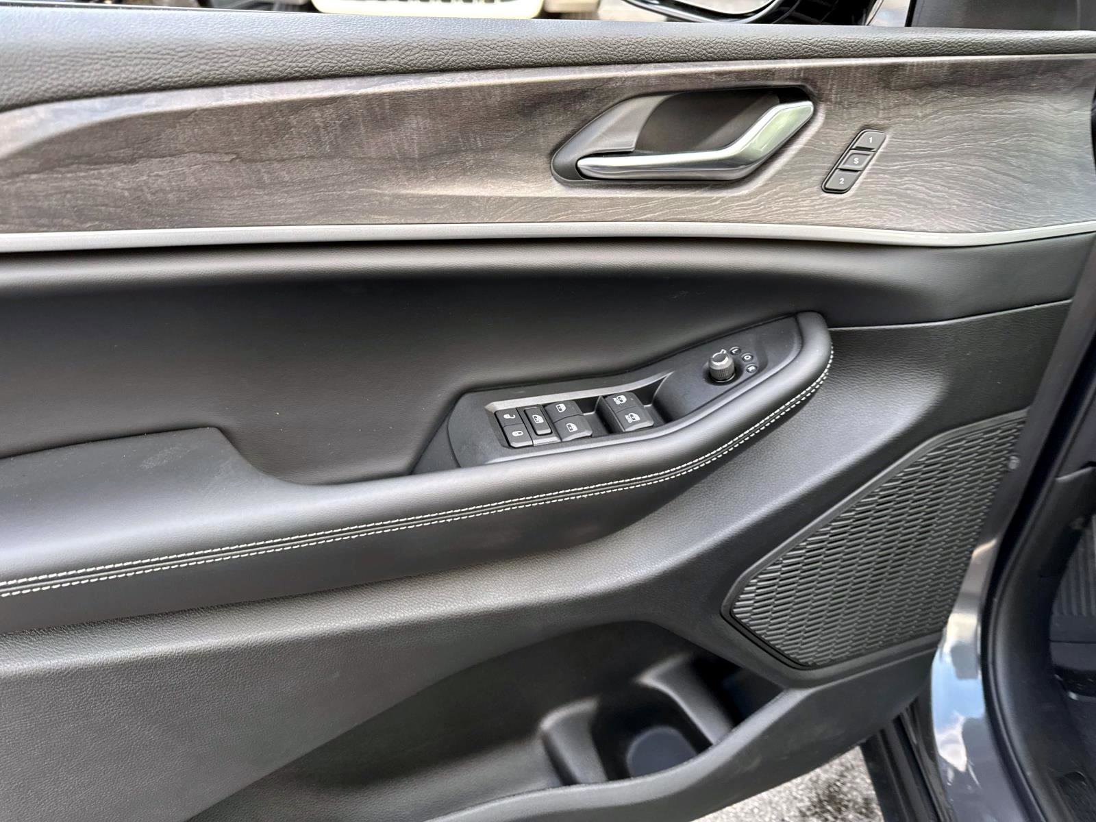 New 2025 Jeep Grand Cherokee Limited image 12