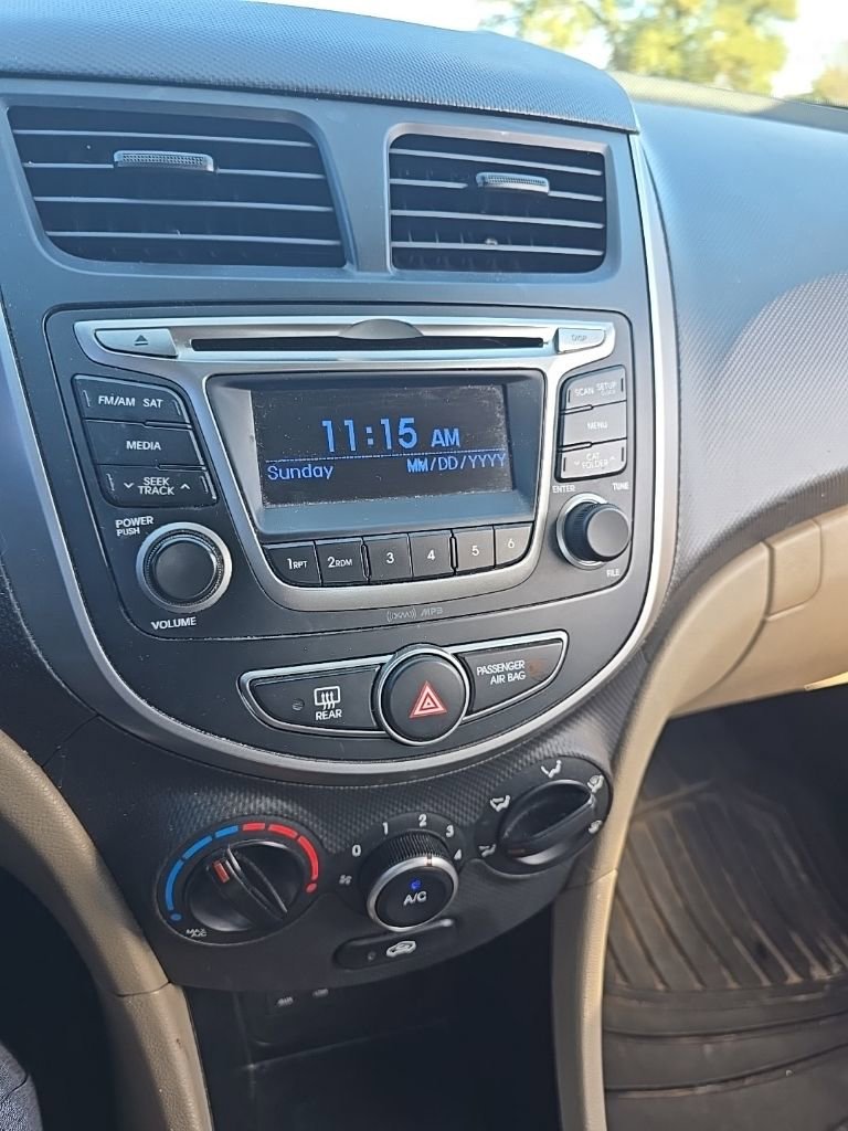 Used 2016 Hyundai Accent SE image 3