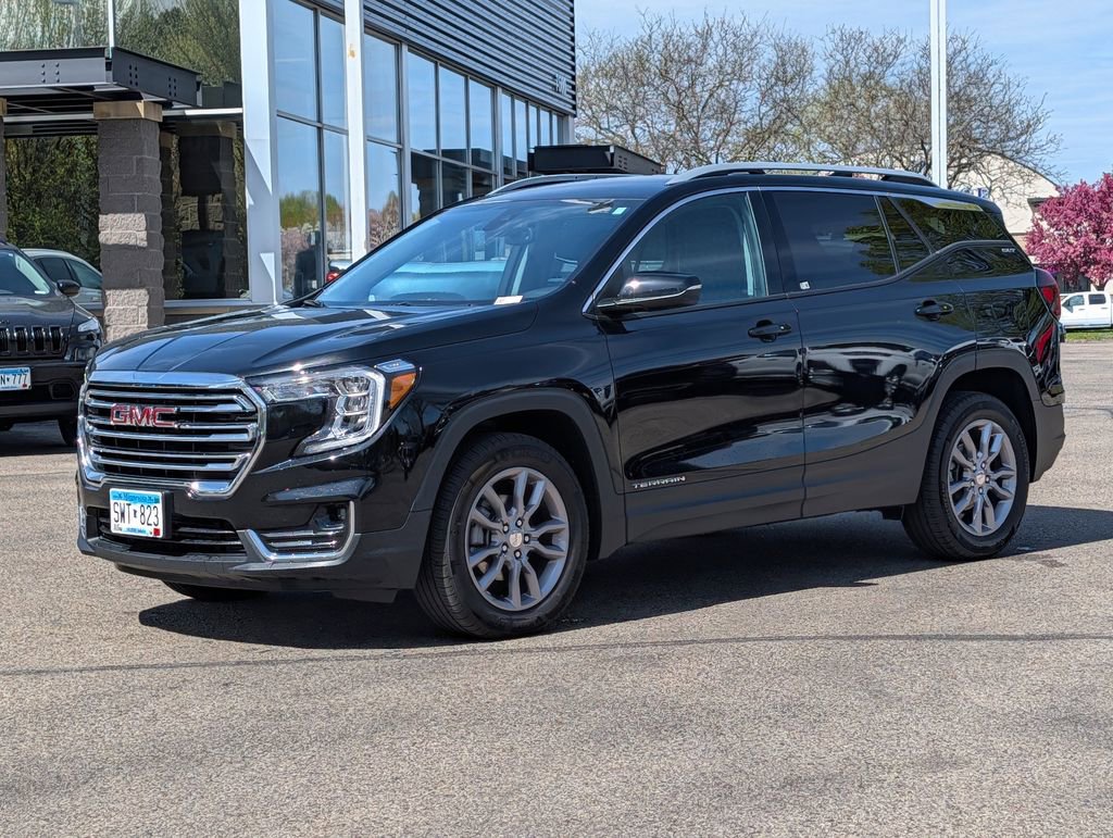 Used 2024 GMC Terrain SLT w/ Infotainment Package II AWD/4WD image 4