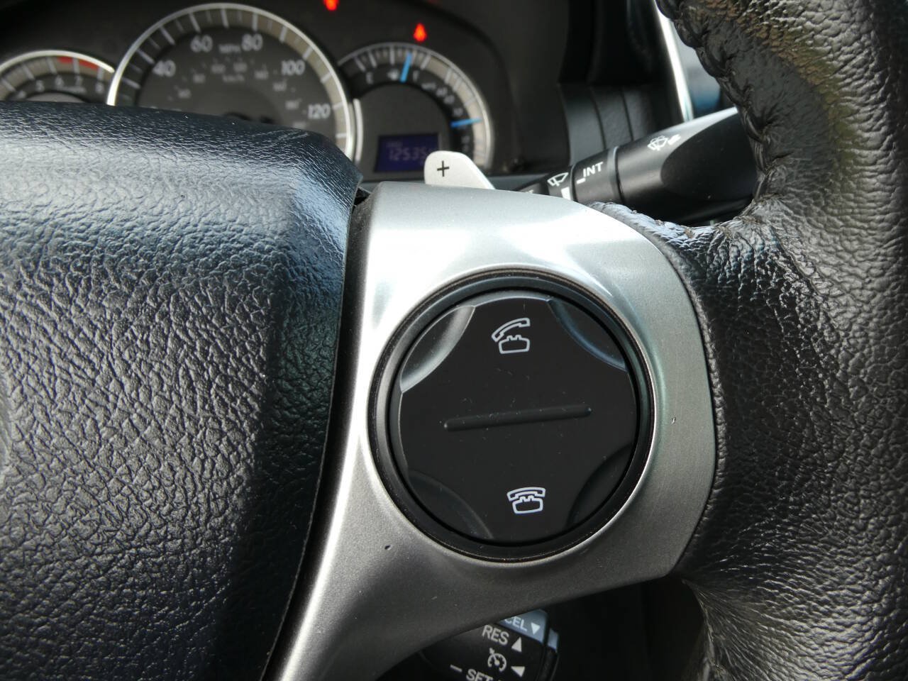 Used 2012 Toyota Camry SE FWD image 13