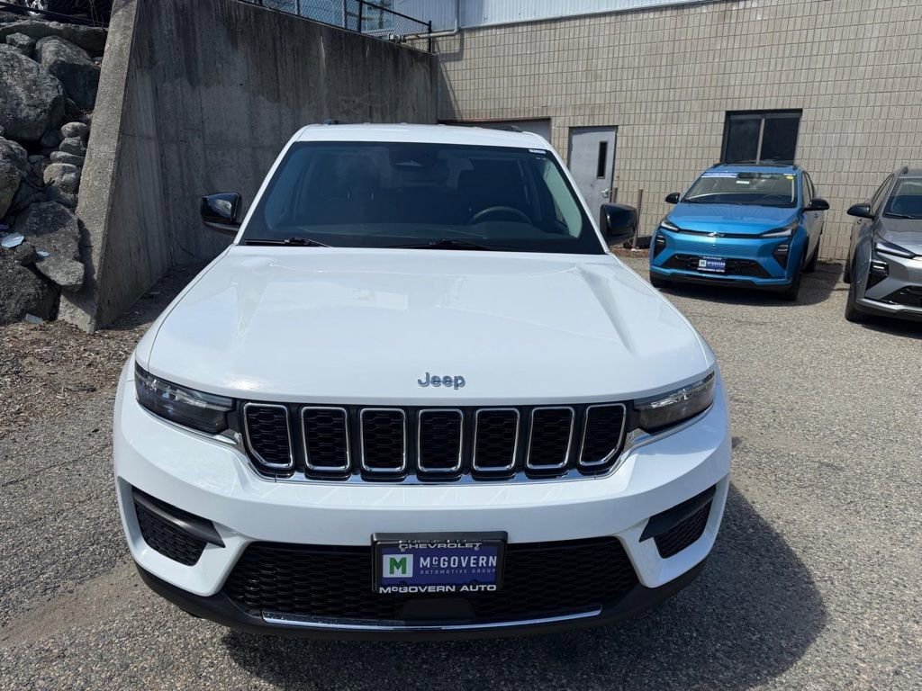Used 2023 Jeep Grand Cherokee Laredo AWD/4WD image 10