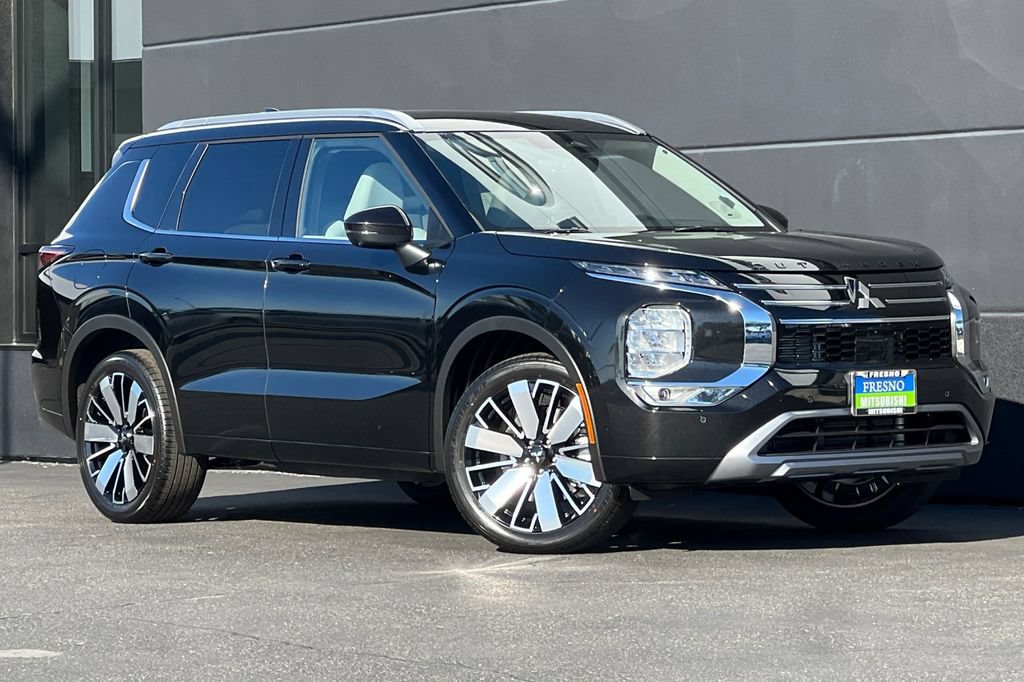 New 2026 Mitsubishi Outlander SEL FWD image 3