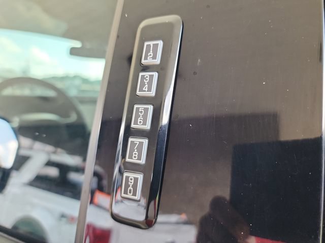 Used 2023 Ford F250 Lariat w/ Lariat Ultimate Package AWD/4WD image 17