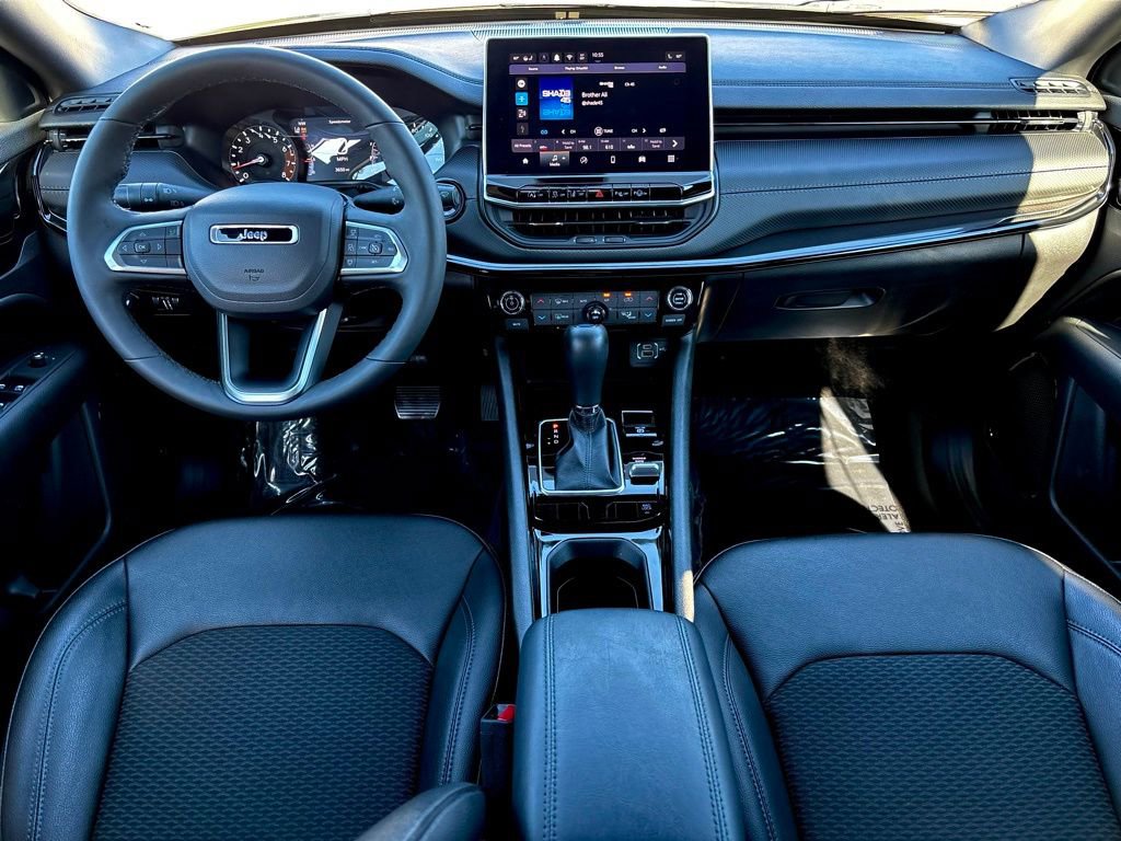 Used 2025 Jeep Compass Latitude w/ Convenience Group image 14