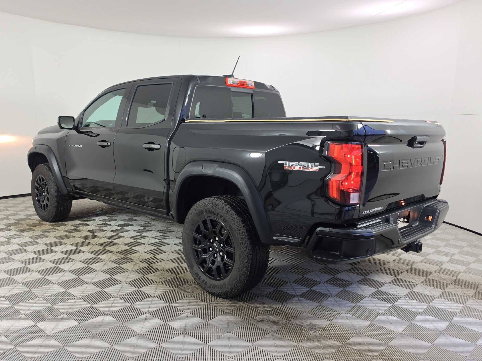 Used 2024 Chevrolet Colorado Trail Boss w/ Technology Package AWD/4WD image 5