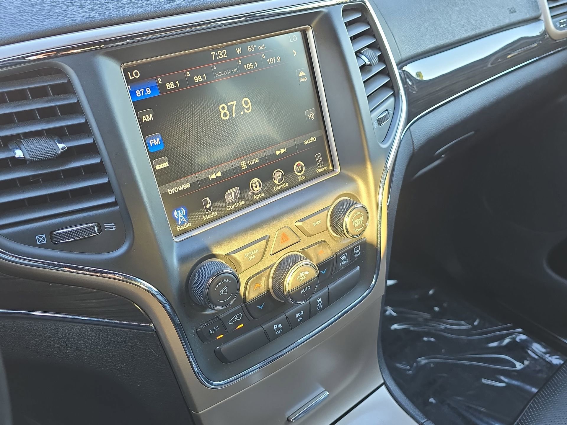 Used 2015 Jeep Grand Cherokee Overland AWD/4WD image 19