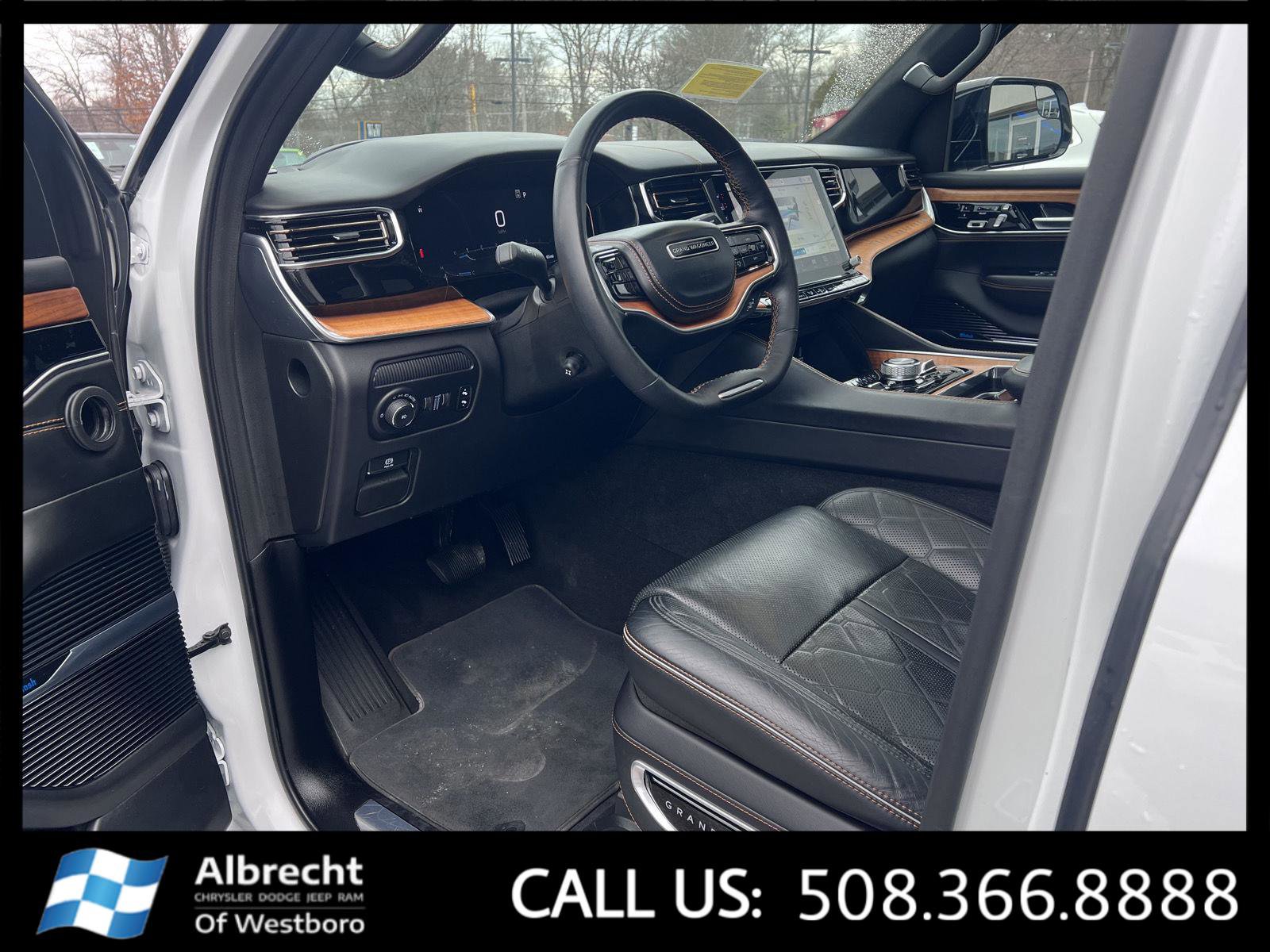Used 2024 Jeep Grand Wagoneer L Series III image 9