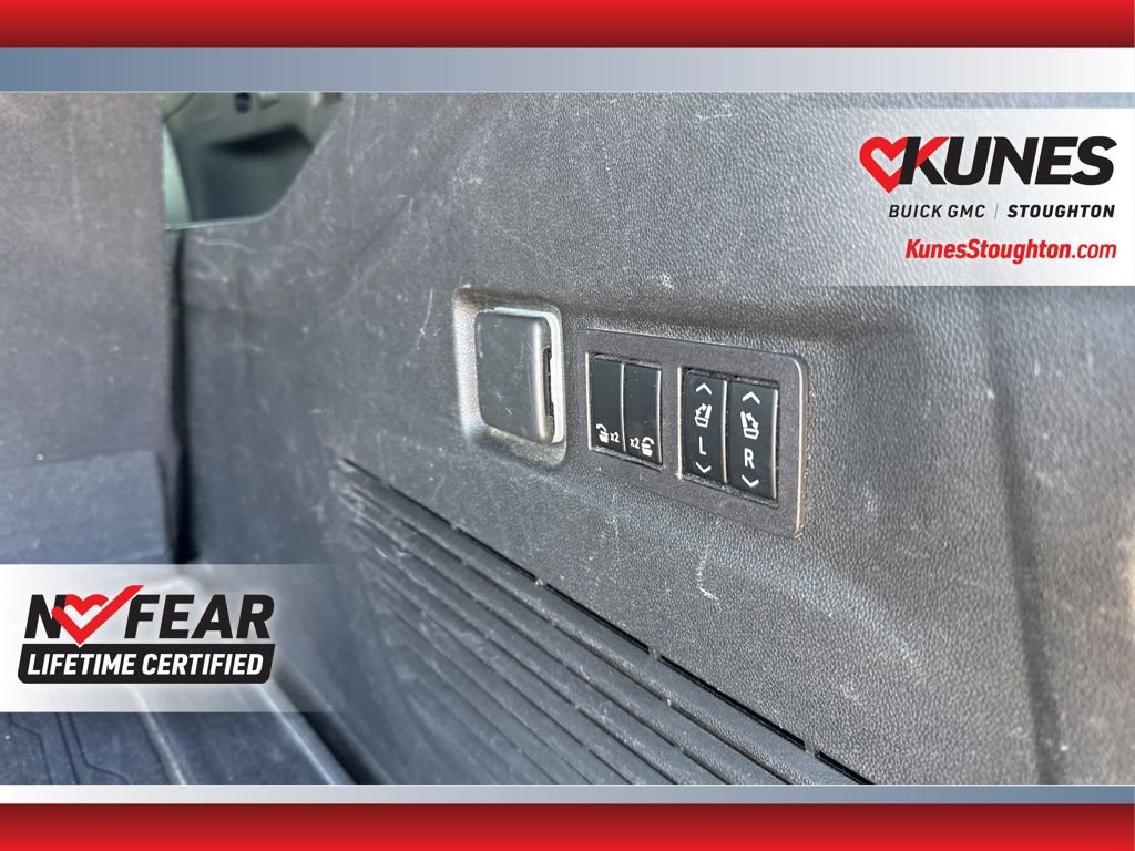 Used 2023 GMC Yukon XL SLT w/ SLT Premium Package AWD/4WD image 19
