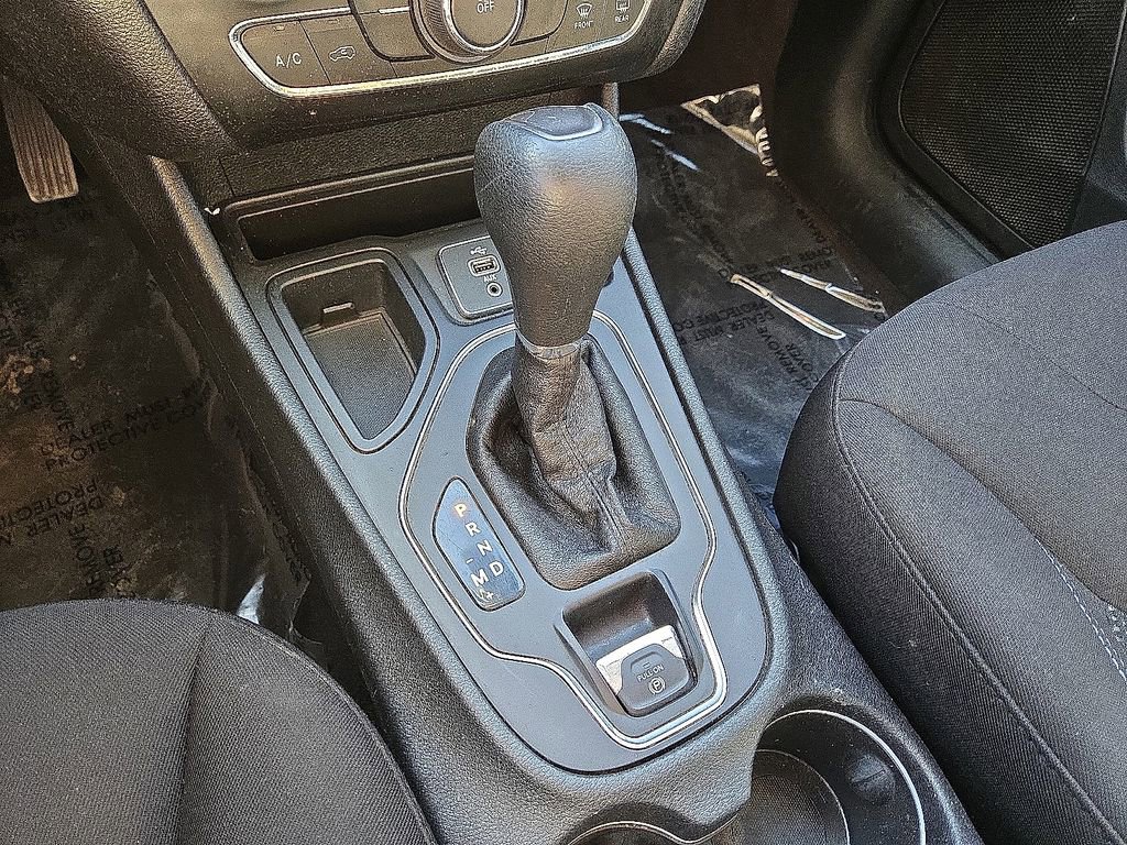 Used 2019 Jeep Cherokee Latitude w/ Popular Appearance Group image 30