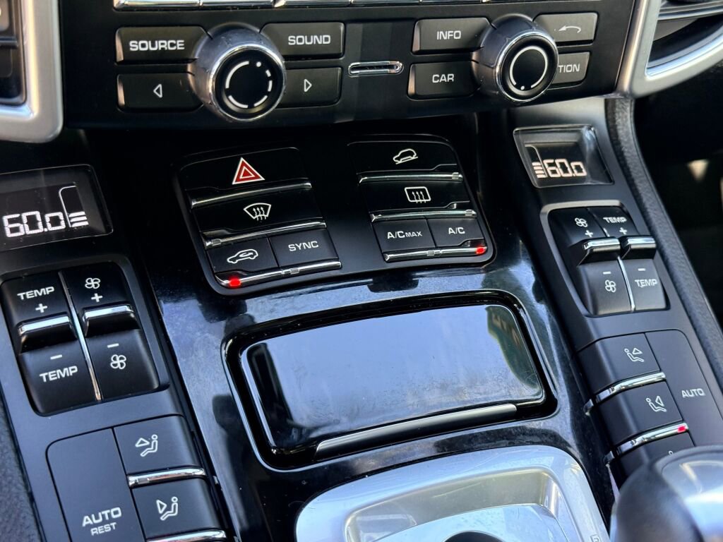 Used 2016 Porsche Cayenne image 24