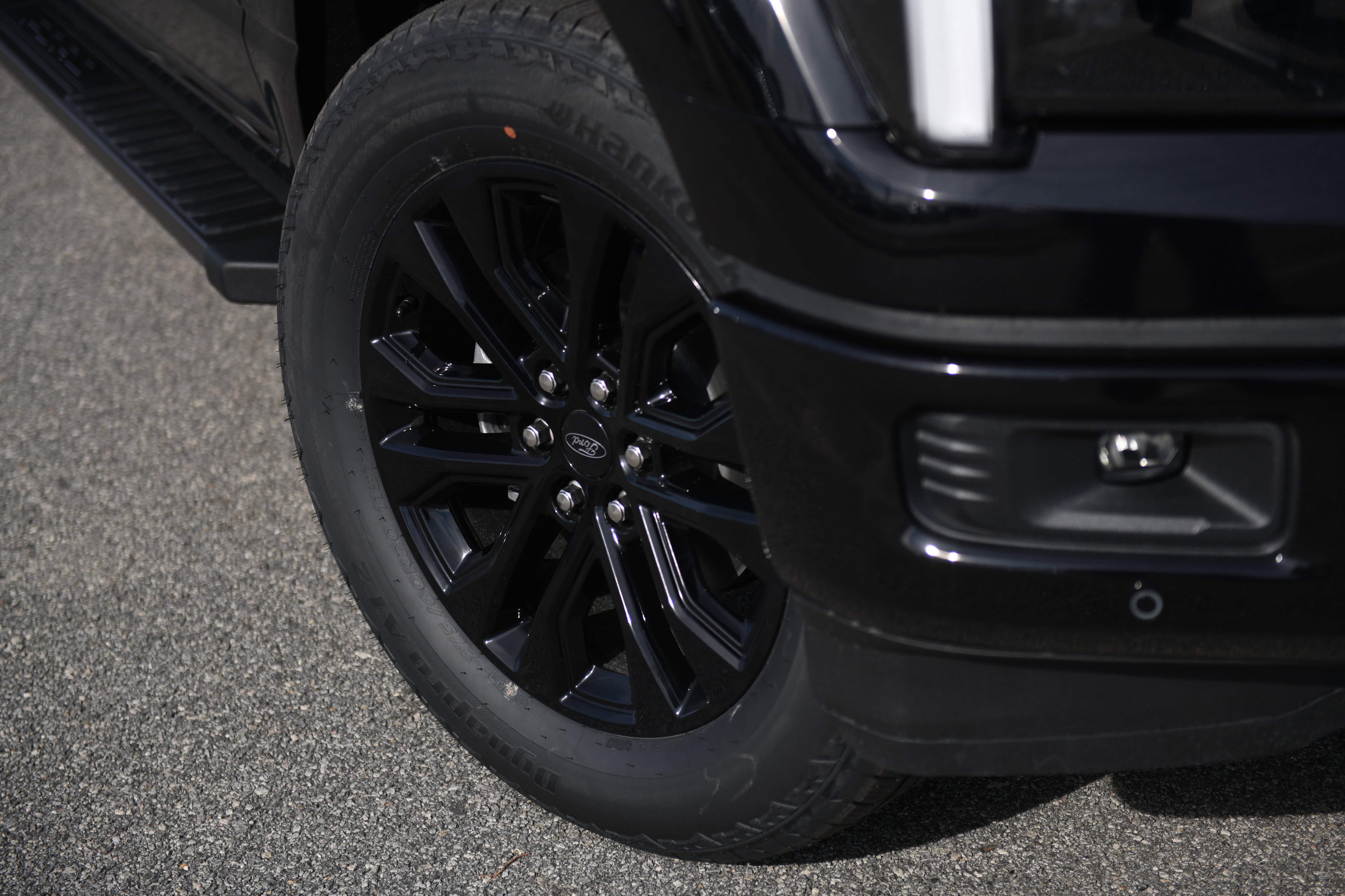 New 2025 Ford F150 Lariat w/ Equipment Group 502A High image 11