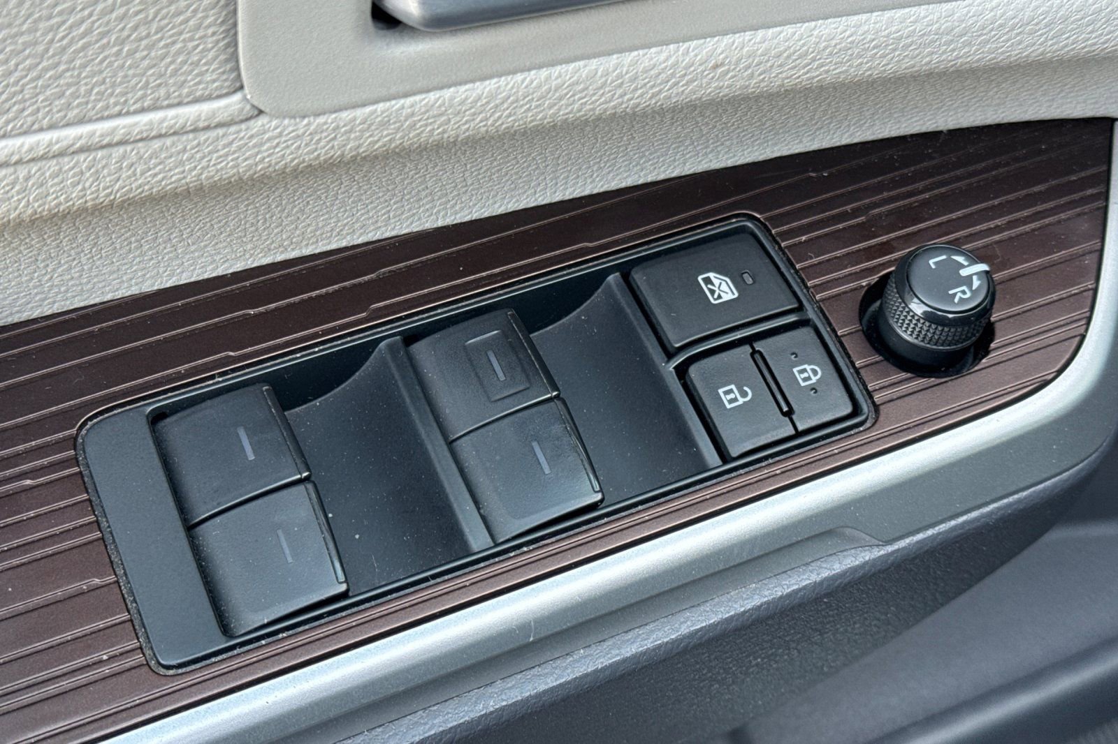 Used 2024 Toyota Sienna XLE w/ XLE Plus Package image 15