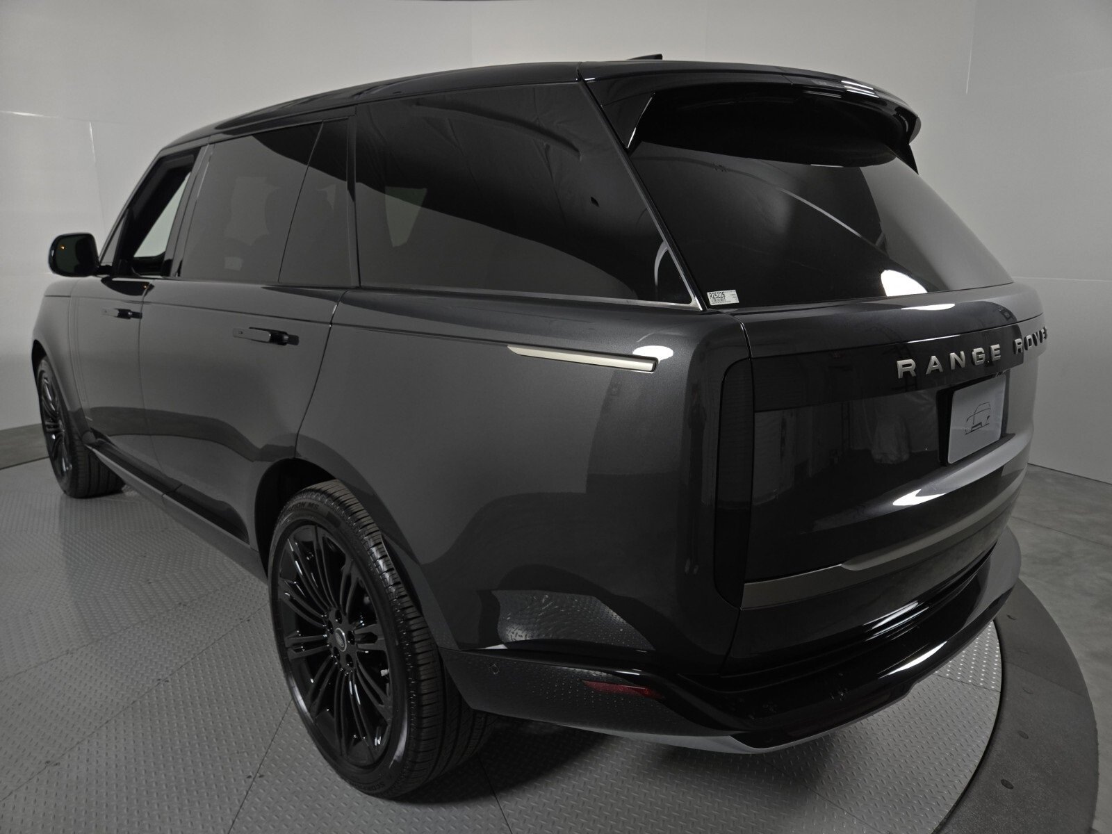 New 2025 Land Rover Range Rover Long Wheelbase SE image 15
