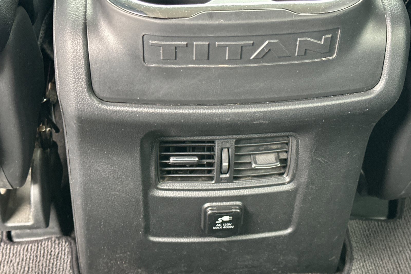 Used 2018 Nissan Titan SL w/ Chrome Package image 40