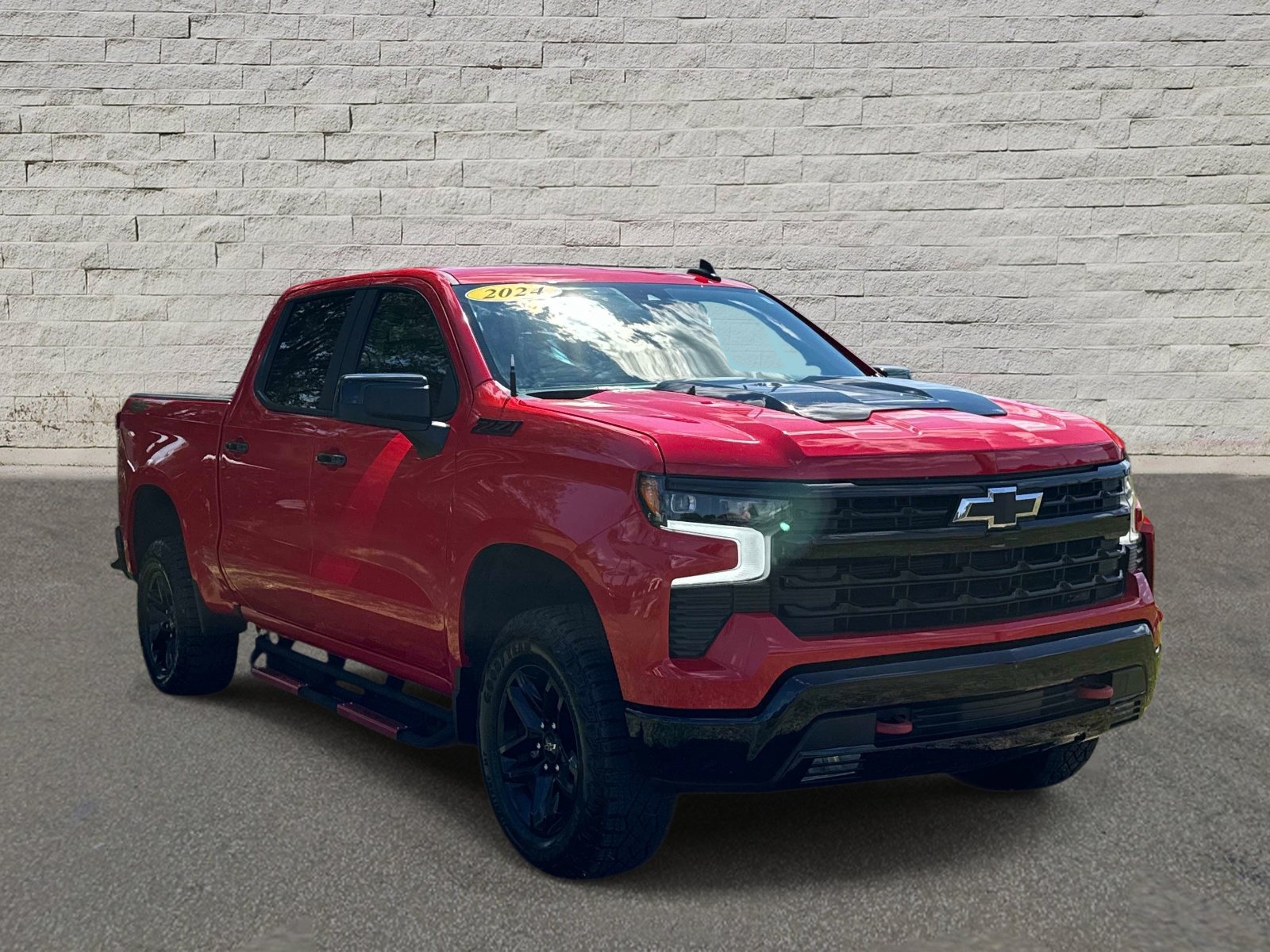 Used 2024 Chevrolet Silverado 1500 LT Trail Boss w/ Convenience Package II AWD/4WD image 6