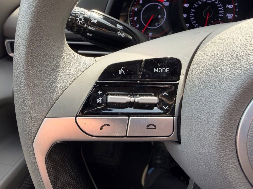 Certified 2023 Hyundai Elantra SE FWD image 21
