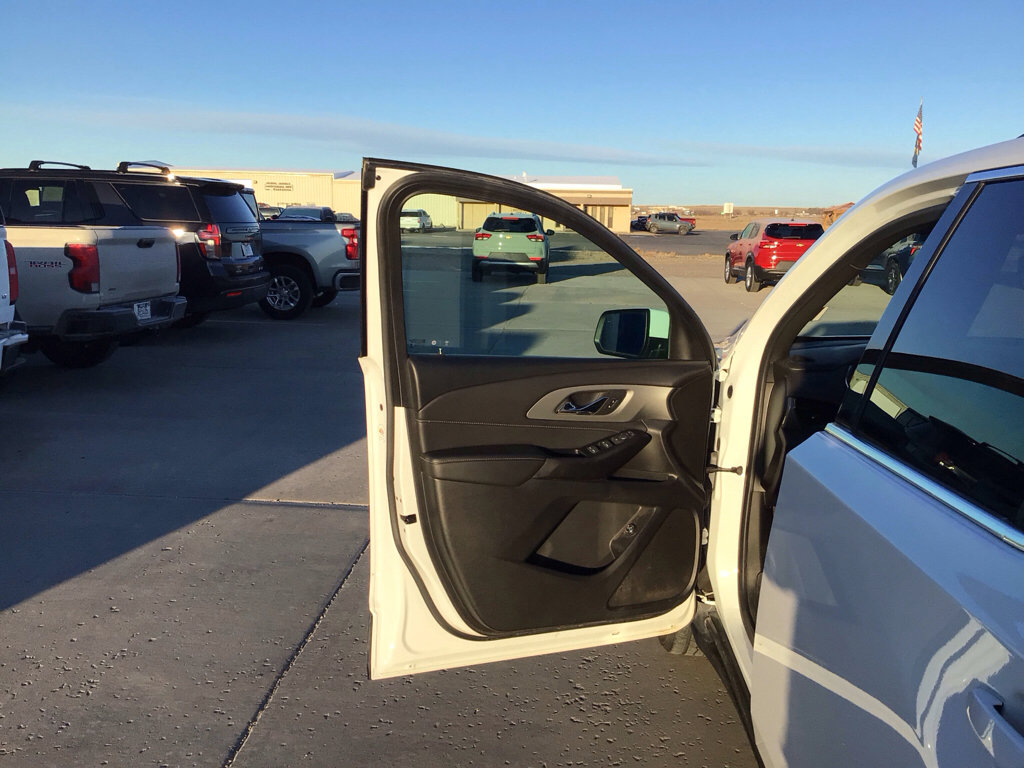 Used 2023 Chevrolet Traverse LT image 11