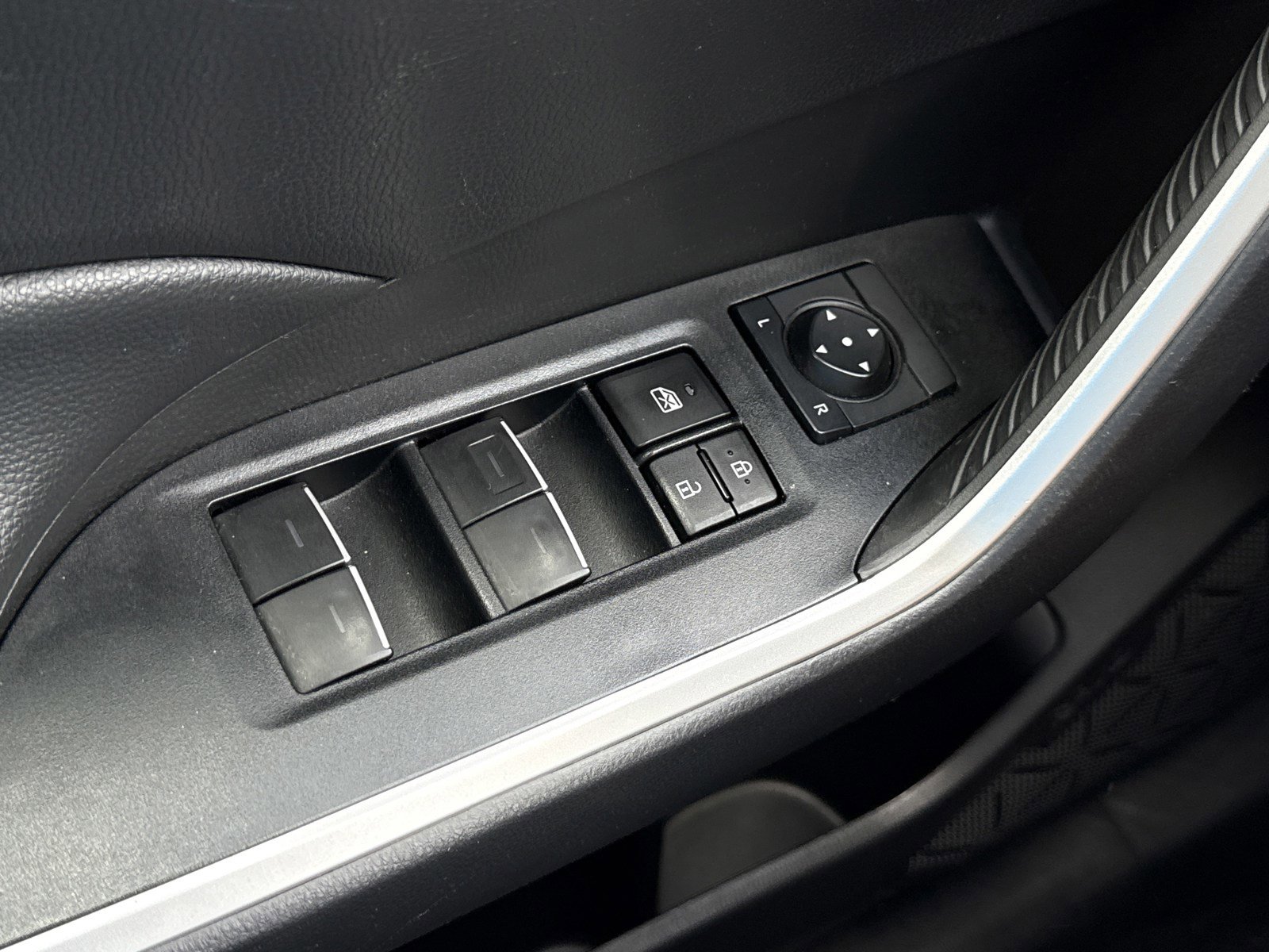 Used 2024 Toyota RAV4 XLE FWD image 16