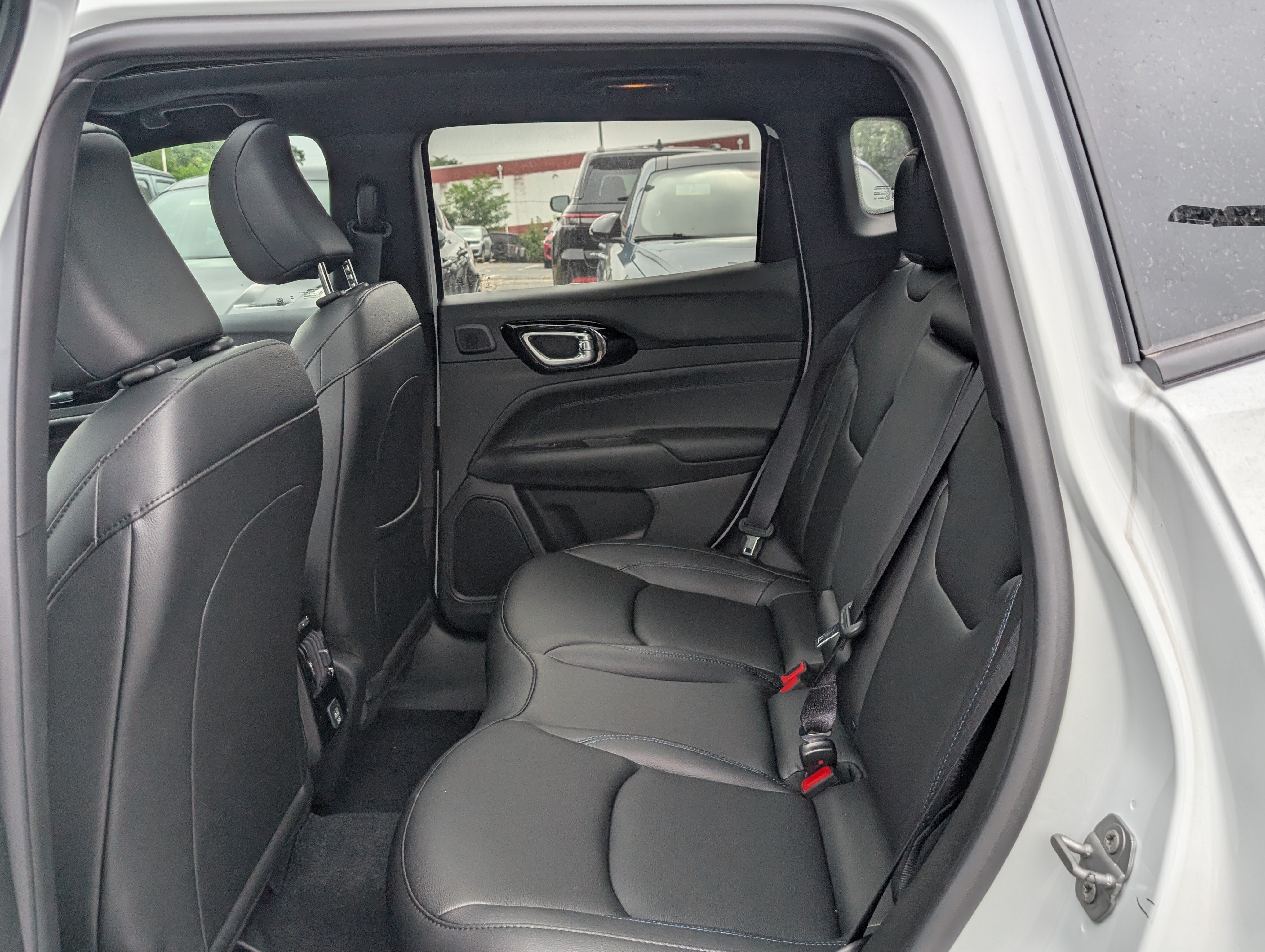 New 2025 Jeep Compass Limited w/ Sun & Sound Group AWD/4WD image 12