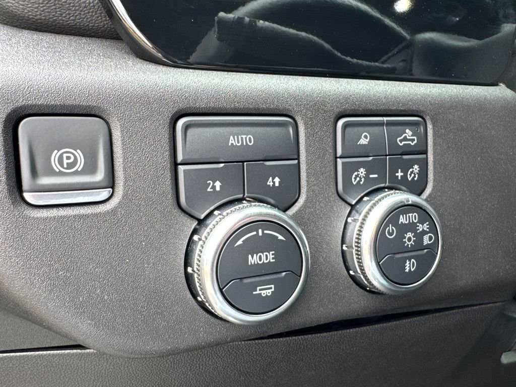 Used 2025 GMC Sierra 1500 SLT AWD/4WD image 32