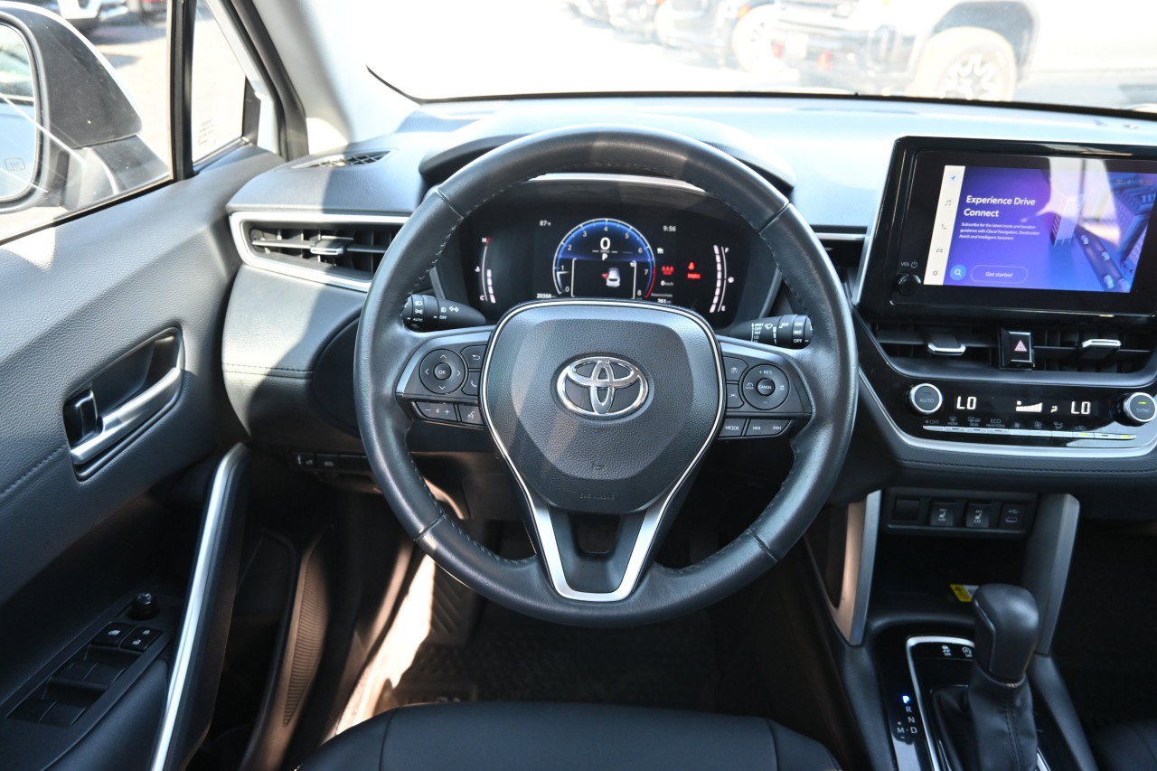 Used 2023 Toyota Corolla Cross XLE w/ Convenience Package FWD image 9