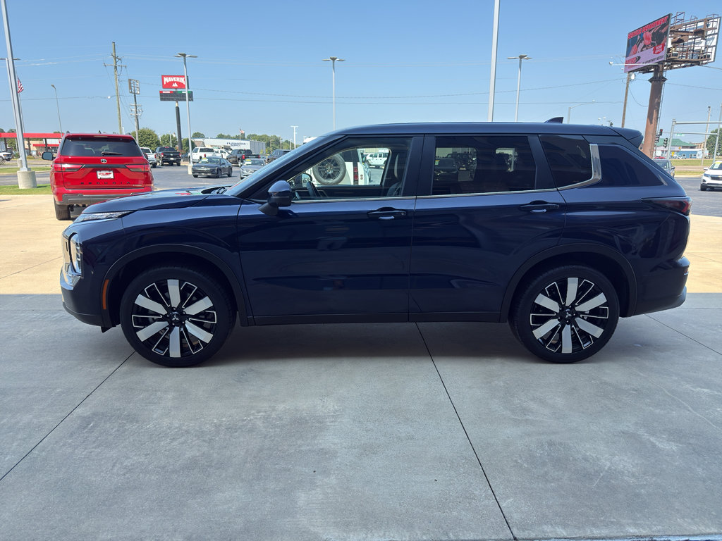 Used 2025 Mitsubishi Outlander SE AWD/4WD image 5