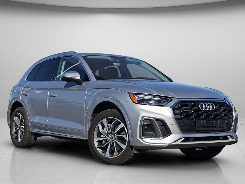Used 2023 Audi Q5 2.0T Premium w/ Convenience Package AWD/4WD image 2