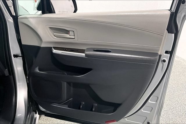 Used 2021 Toyota Sienna LE FWD image 35