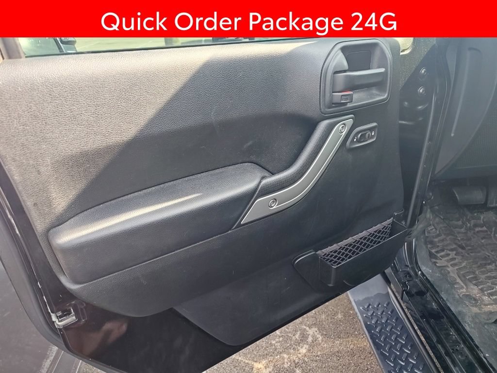 Used 2017 Jeep Wrangler Unlimited Sahara w/ Connectivity Group AWD/4WD image 5