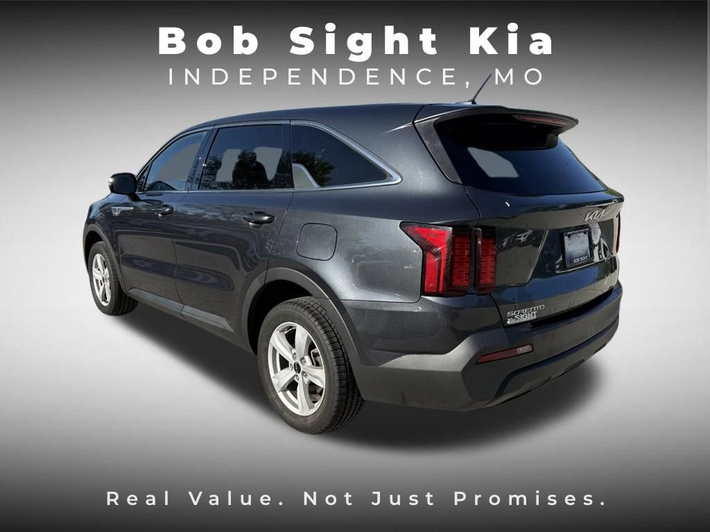 Certified 2023 Kia Sorento LX FWD image 12