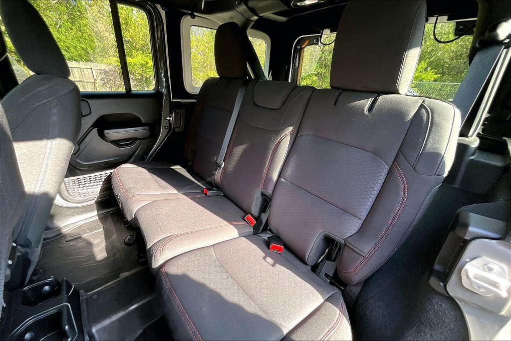 Used 2023 Jeep Wrangler Unlimited Rubicon w/ Cold Weather Group AWD/4WD image 36